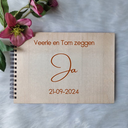 Gepersonaliseerd houten boek met eigen ontwerp