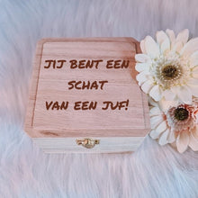 Afbeelding in Gallery-weergave laden, Gepersonaliseerd houten kistje
