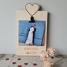 Afbeelding in Gallery-weergave laden, Houten fotobordje met clip &quot;Love&quot;

