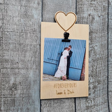 Afbeelding in Gallery-weergave laden, Houten fotobordje met clip &quot;Love&quot;
