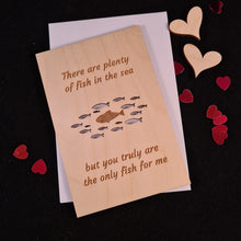 Afbeelding in Gallery-weergave laden, Houten wenskaart &quot;The only fish for me&quot;
