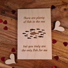 Afbeelding in Gallery-weergave laden, Houten wenskaart &quot;The only fish for me&quot;
