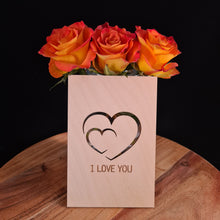 Afbeelding in Gallery-weergave laden, Houten wenskaart &quot;I love you&quot;
