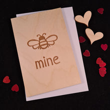 Afbeelding in Gallery-weergave laden, Houten wenskaart &quot;Bee mine&quot;
