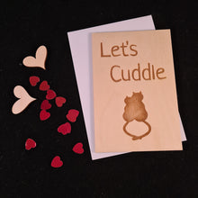 Afbeelding in Gallery-weergave laden, Houten wenskaart &quot;Let&#39;s cuddle&quot;
