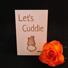 Afbeelding in Gallery-weergave laden, Houten wenskaart &quot;Let&#39;s cuddle&quot;
