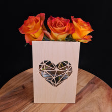 Afbeelding in Gallery-weergave laden, Houten wenskaart  &quot;Heart&quot;
