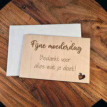 Afbeelding in Gallery-weergave laden, Houten wenskaart &quot;Fijne moederdag&quot;
