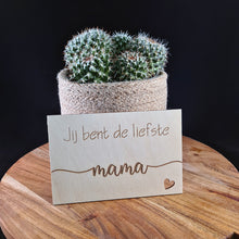 Afbeelding in Gallery-weergave laden, Houten wenskaart &quot;Jij bent de liefste&quot;
