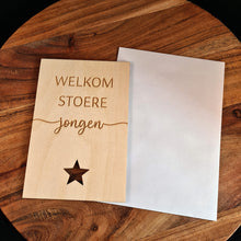 Afbeelding in Gallery-weergave laden, Houten wenskaart  &quot;Welkom stoere jongen&quot;
