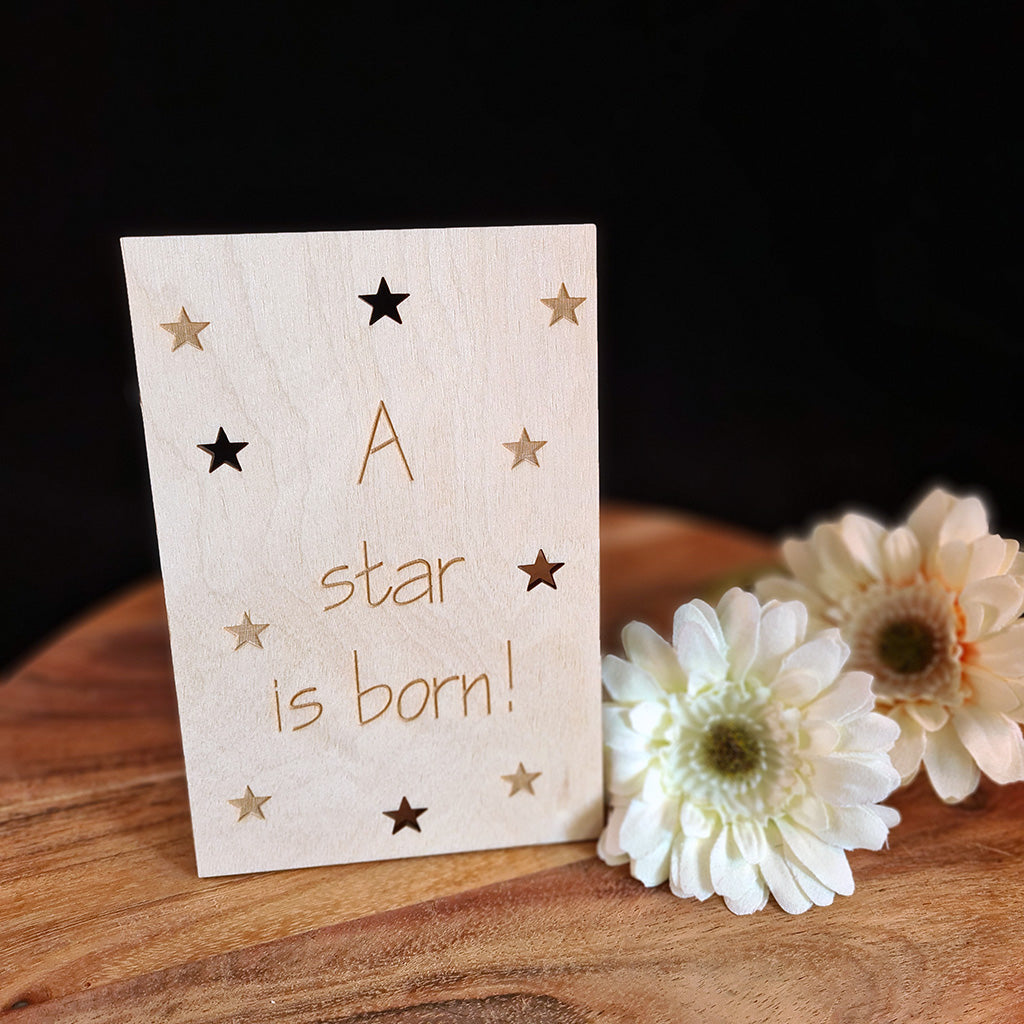 Houten wenskaart "A star is born"