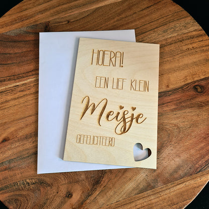 Houten wenskaart "Lief klein meisje"