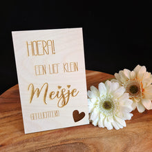 Afbeelding in Gallery-weergave laden, Houten wenskaart &quot;Lief klein meisje&quot;
