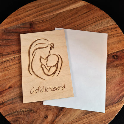 Houten wenskaart "Gefeliciteerd moeder en kind - kus"