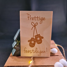 Afbeelding in Gallery-weergave laden, Houten wenskaart &quot;Prettige feestdagen&quot;
