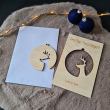 Afbeelding in Gallery-weergave laden, Houten wenskaart met kerstbal - rendier
