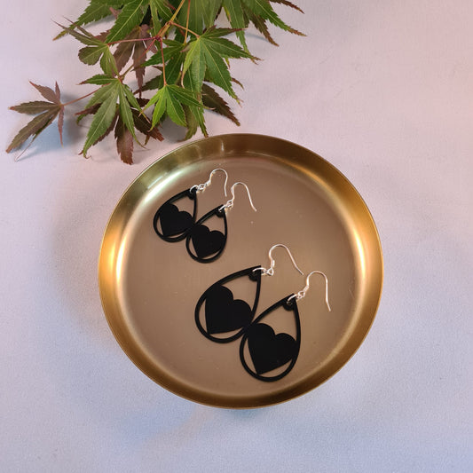 Zwarte druppels met hartje