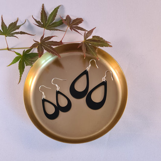 Zwarte open druppels