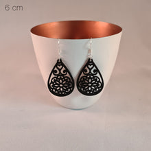 Afbeelding in Gallery-weergave laden, Zwarte druppels met mandala
