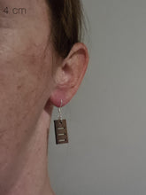 Afbeelding in Gallery-weergave laden, Houten staafjes met horizontale streepjes
