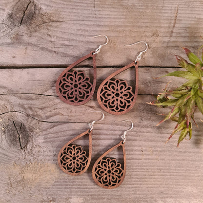 Houten druppels met bloemen