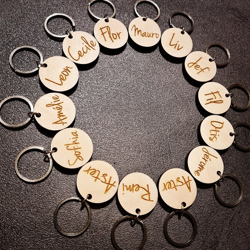 Houten sleutelhanger rondje met naam of tekst
