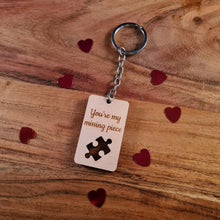 Afbeelding in Gallery-weergave laden, Houten sleutelhanger &quot;Missing piece&quot;

