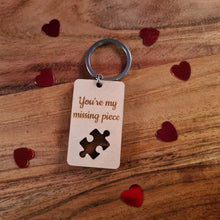 Afbeelding in Gallery-weergave laden, Houten sleutelhanger &quot;Missing piece&quot;
