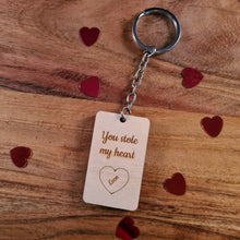 Afbeelding in Gallery-weergave laden, Houten sleutelhanger &quot;You stole my heart&quot; - met naam
