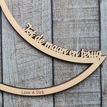 Afbeelding in Gallery-weergave laden, Hoepel met naam &quot;Tot de maan en terug&quot;
