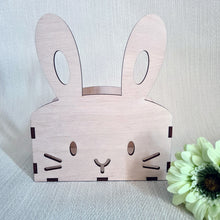 Afbeelding in Gallery-weergave laden, Houten paasmandje
