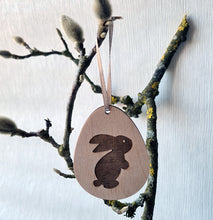Afbeelding in Gallery-weergave laden, Houten paashanger
