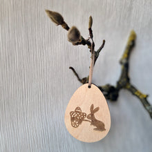Afbeelding in Gallery-weergave laden, Houten paashanger
