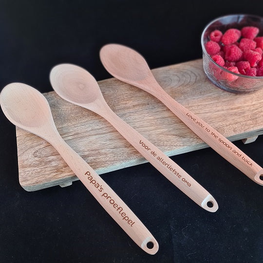 Houten lepel met zelfgekozen tekst