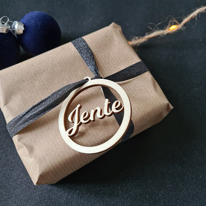 Houten cadeau tag met naam - rond